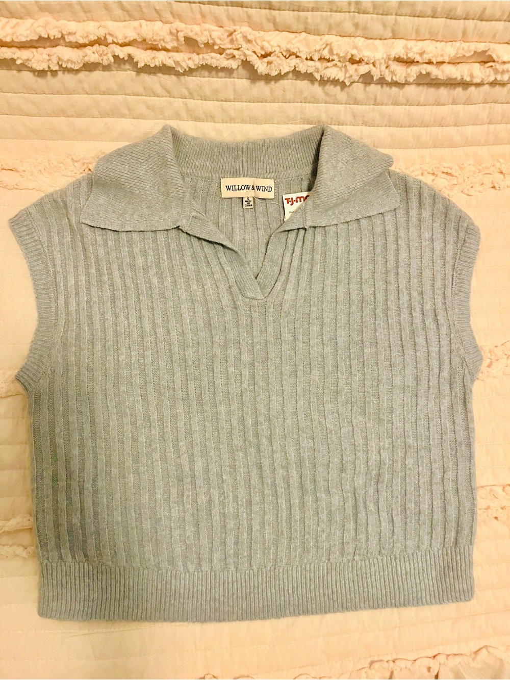 Willow & Wind Women's Light Blue Ribbed V-Neck Sweater Vest